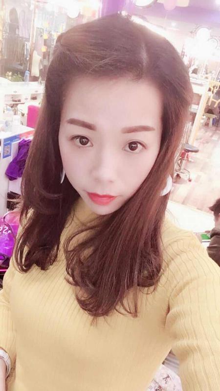 漂亮出众女白领